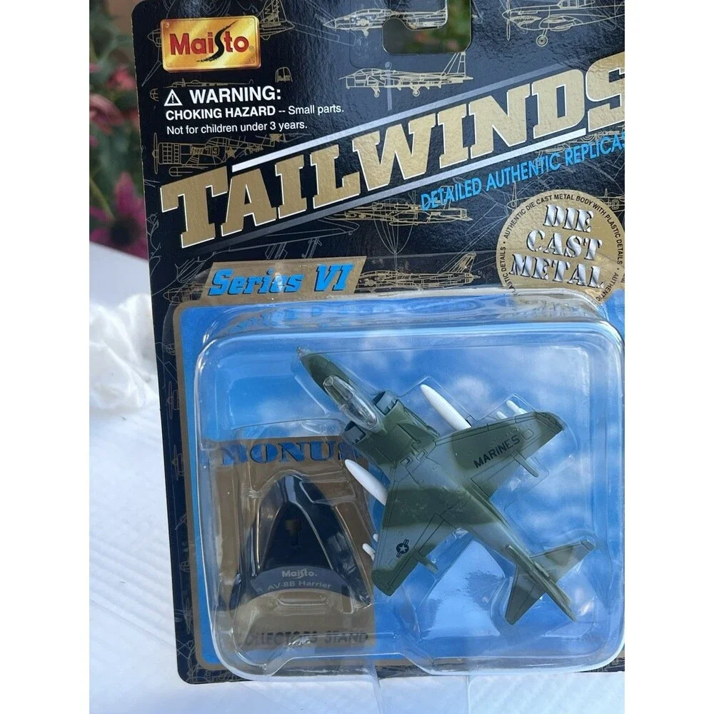 MAISTO 2001 TAILWINDS SERIES VI DIE CAST MILLITARY PLANE AV-8B HARRIER W/ STAND